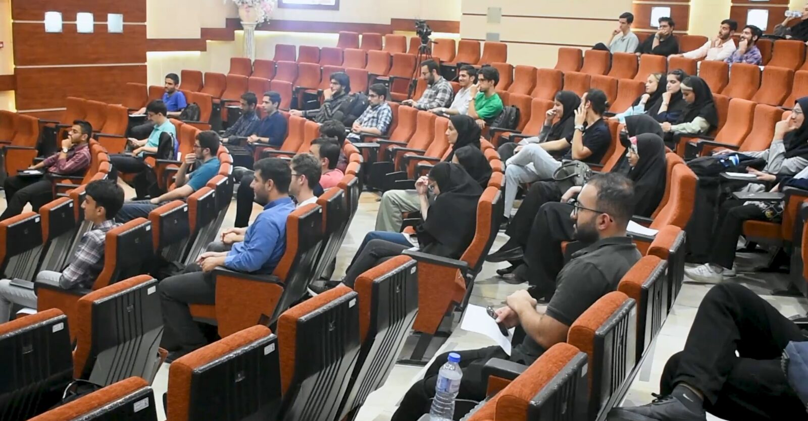 همایش عمومی دانشجویی مدرسه کسب‌وکار درجریان